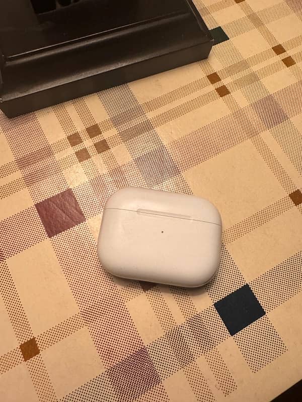 Airpods pro 10/10 with box 4