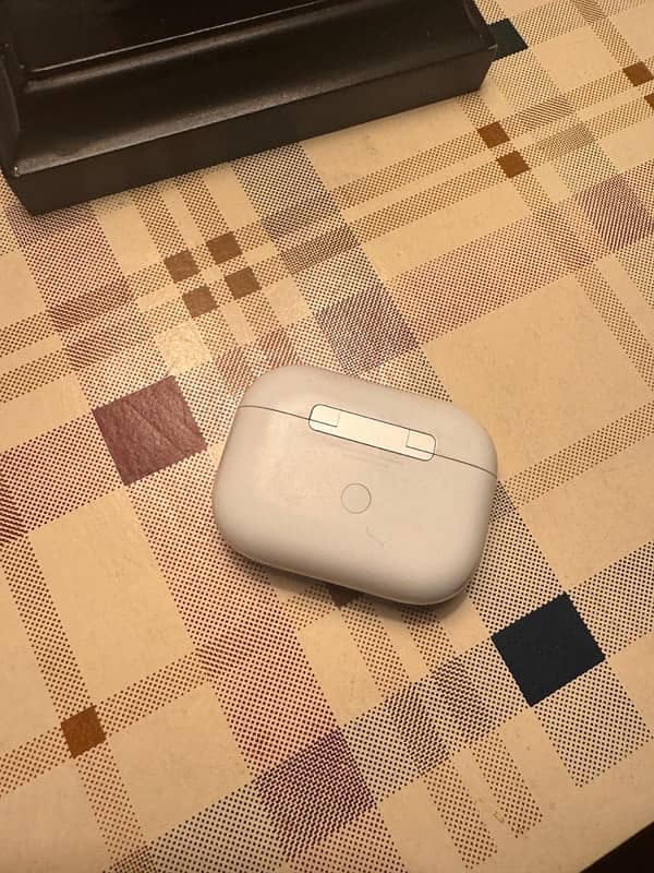 Airpods pro 10/10 with box 6