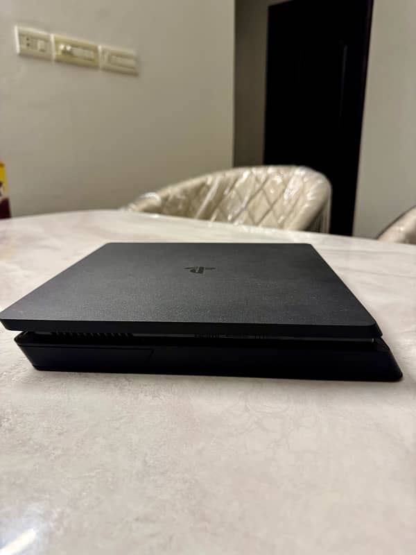 Ps4 Slim - 500GB (With controllers and game) 1