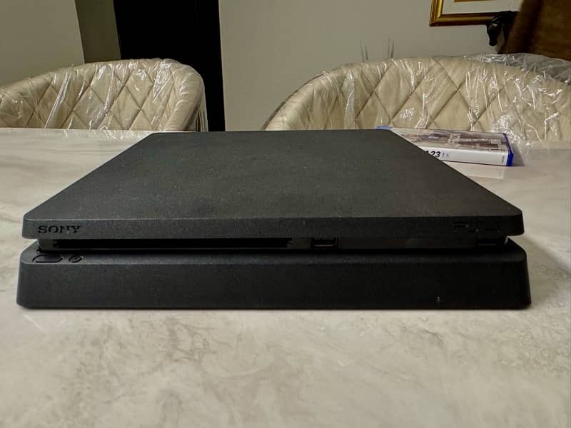 Ps4 Slim - 500GB (With controllers and game) 4