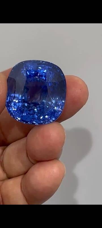 Top Quality Loupe Clean Natural Ceylon Sapphire Marvellous Gem 14