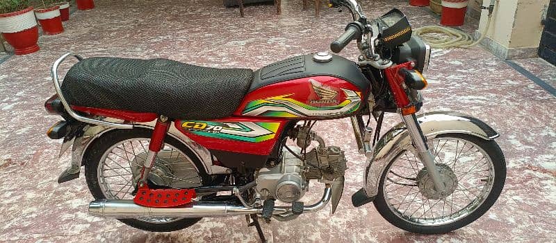 min apni baik honda cd 70 red colar seal krna chahta hon 3