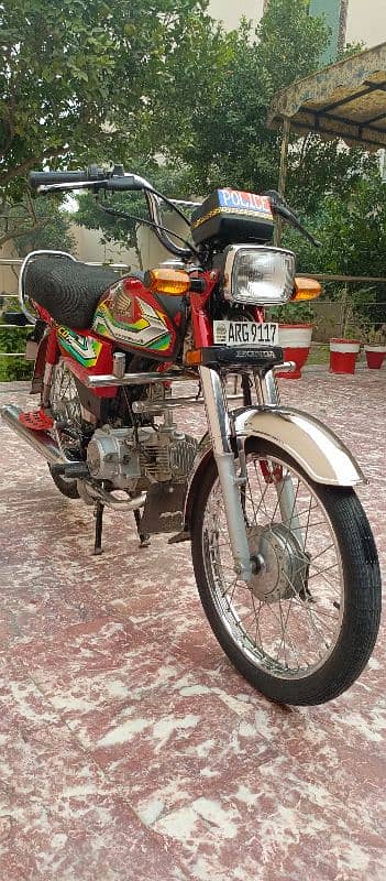 min apni baik honda cd 70 red colar seal krna chahta hon 4