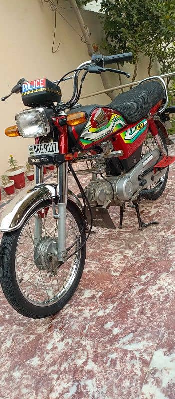 min apni baik honda cd 70 red colar seal krna chahta hon 5