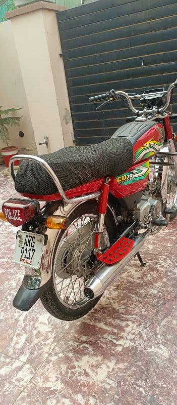 min apni baik honda cd 70 red colar seal krna chahta hon 6