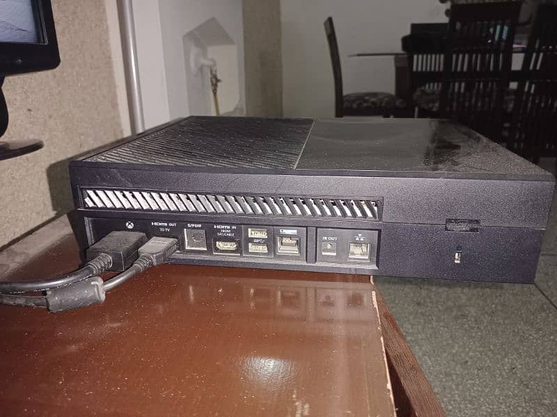 Xbox One in mint condition 3