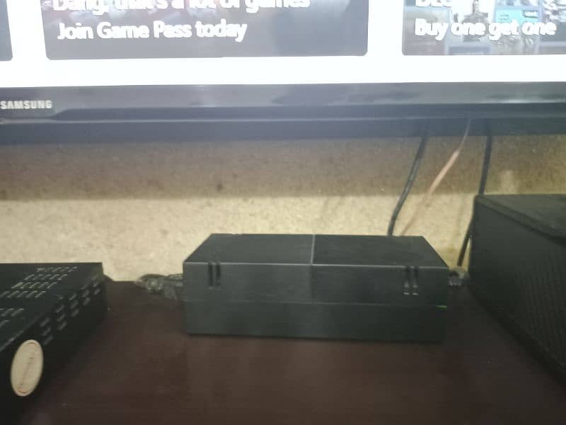 Xbox One in mint condition 4