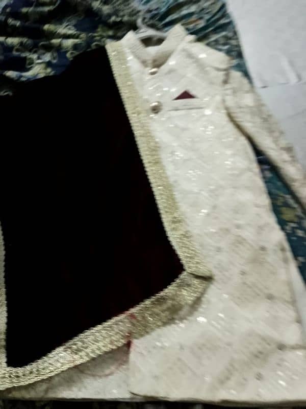 sherwani in half white color with kulla and maroon velvet shawl 0