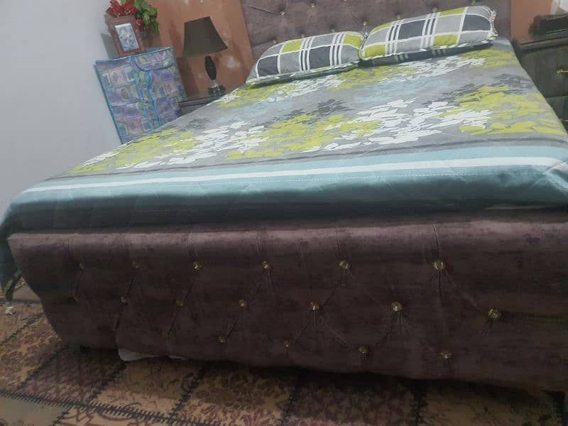 queean size bed with sidetables and 7 inches master spring matress 5