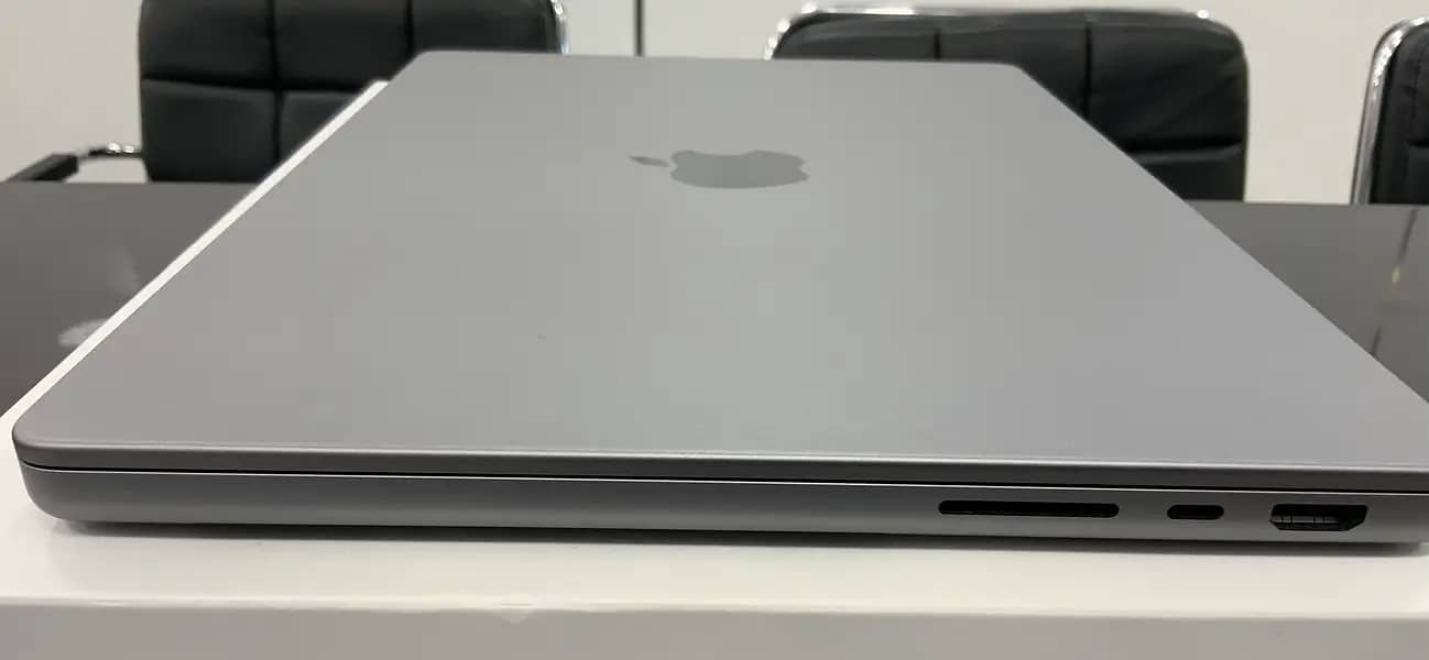 MacBook Pro 2021 M1 Pro Chip Open Box 6