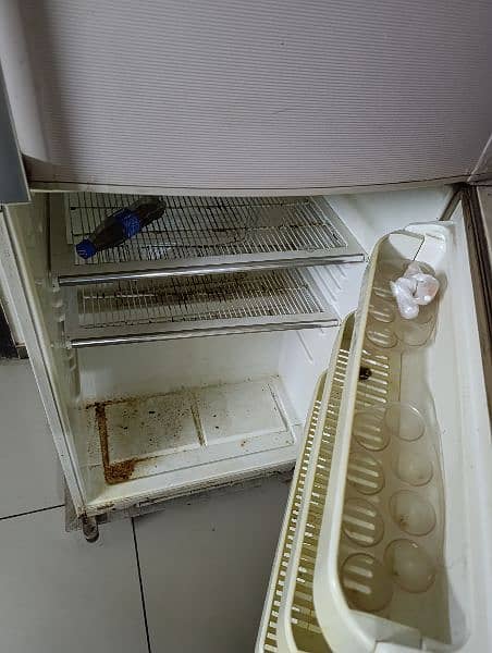 Refrigerator in good working condition 1