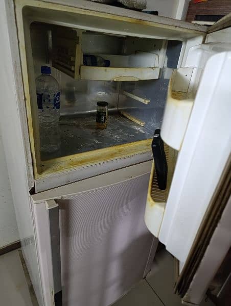 Refrigerator in good working condition 2