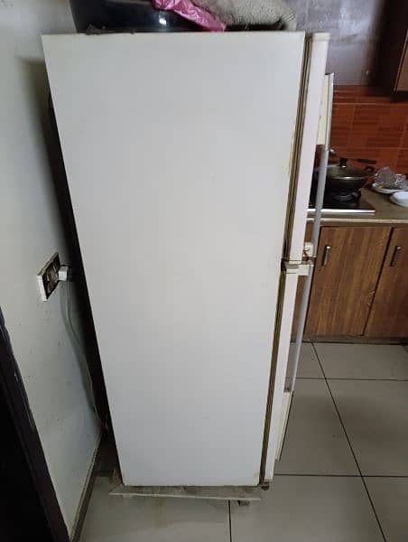 Refrigerator in good working condition 3