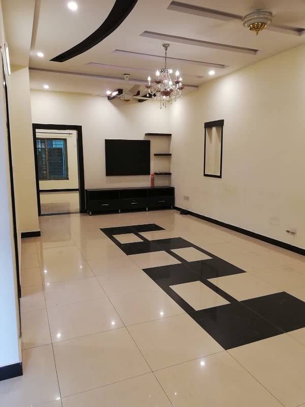 10 Marla house for rent in phase 4 bahria town Rawalpindi 1