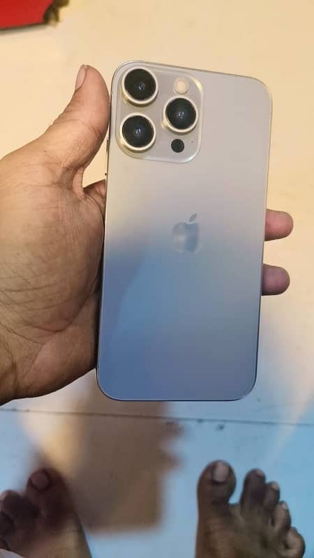 iphone xr into 15 pro 0