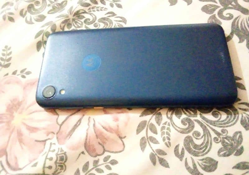 moto E6 3