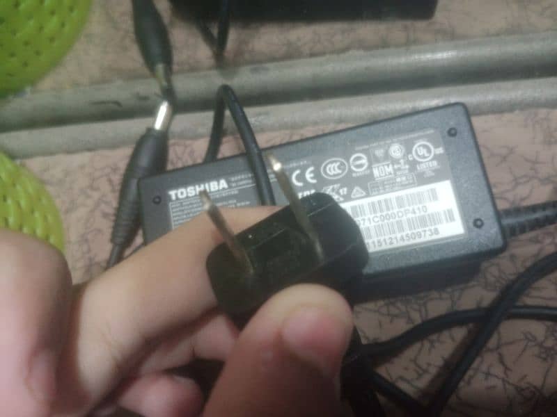 Toshiba laptop original Charger 2