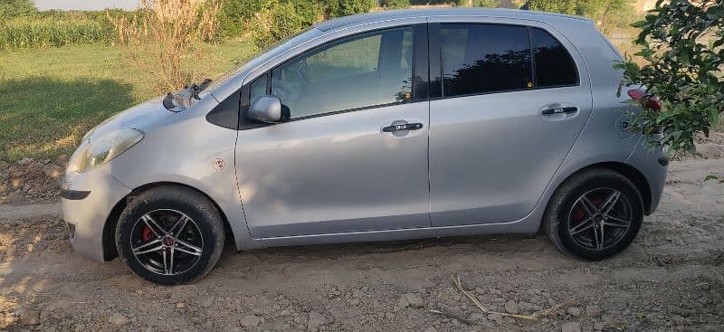 Toyota Vitz 2009/2012 imported clean interior 3