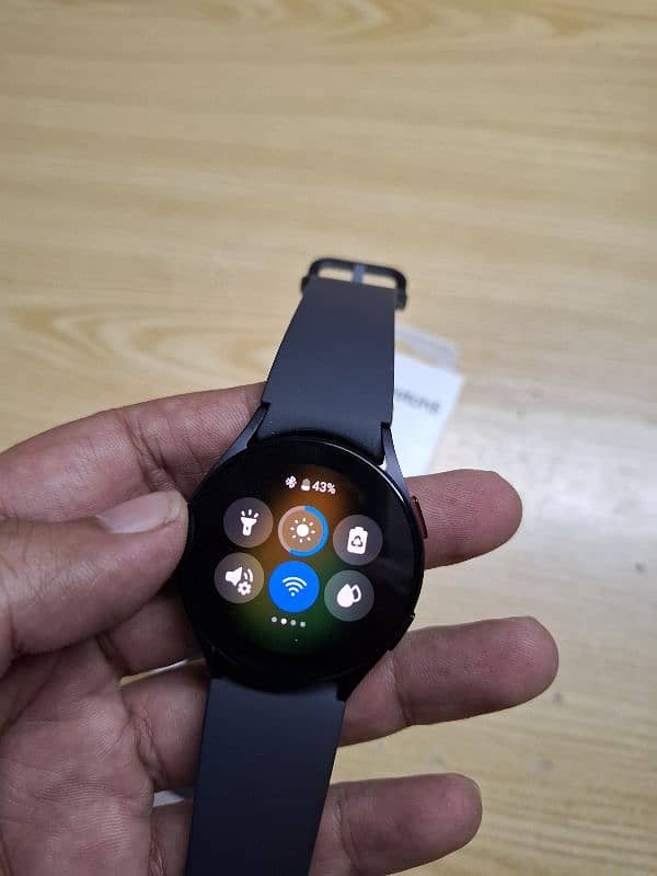 samsung Galaxy Watch 5 Brand new just opened box 4