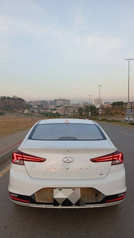 Hyundai Elantra 2022 1