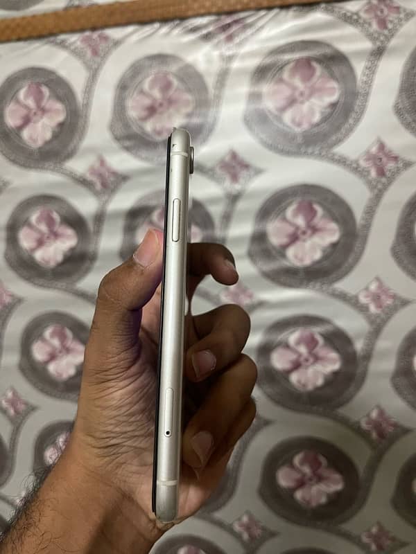 iphone xr 64gb white colour special 1