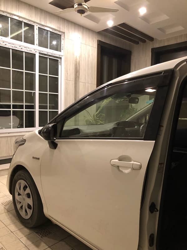 Toyota Sienta 2015 good condition with black interior 7 seater 7