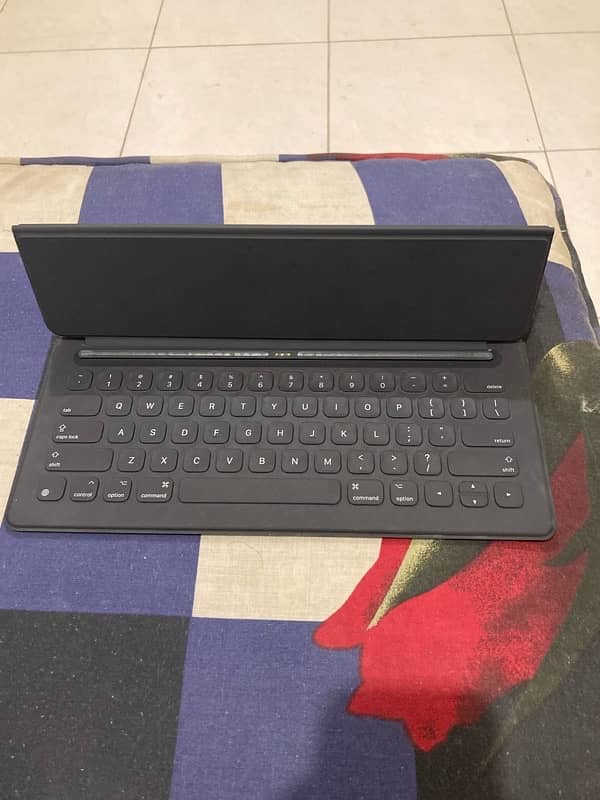 ipad pro 12.9 (1/2nd gen) smart keyboard 0