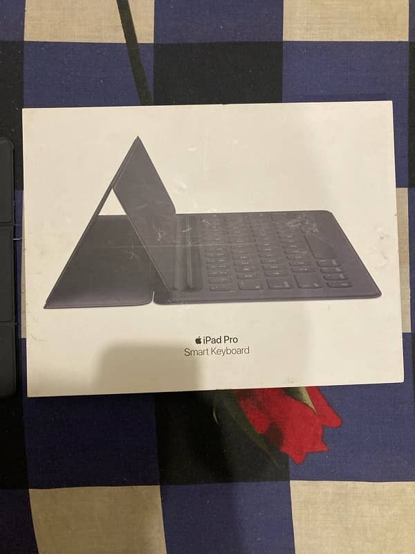 ipad pro 12.9 (1/2nd gen) smart keyboard 2