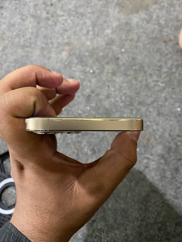 Iphone 12 Pro Gold 3