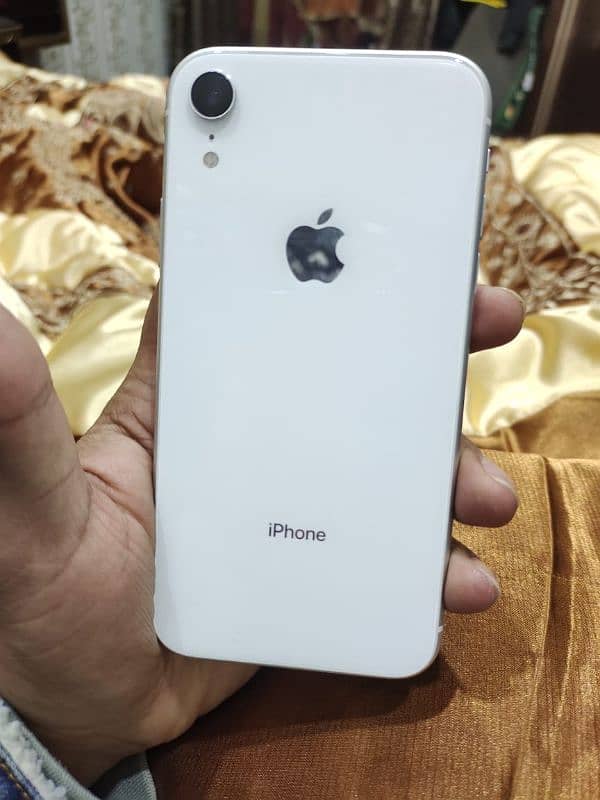 iPhone Xr 4