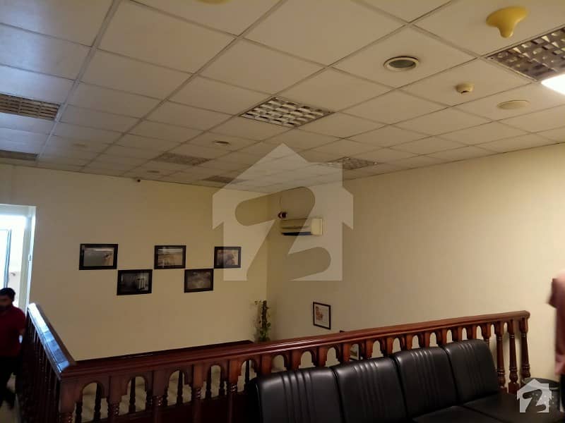 4 KANAL BEAUTIFUL COMMERCIAL BUILDING FOR RENT GARDEN TOWN MAIN BOULEVARD GULBERG LAHORE 11