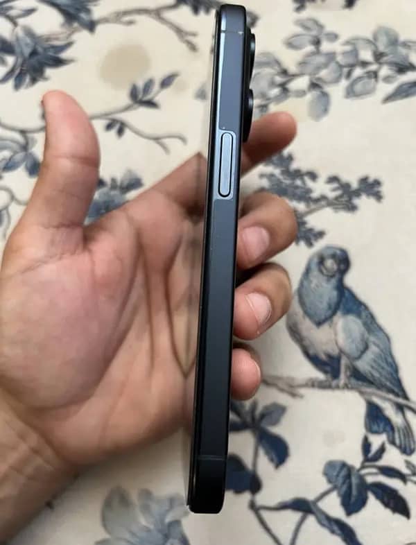 iphone 15 pro (NON PTA) (Blue Titanium) 1