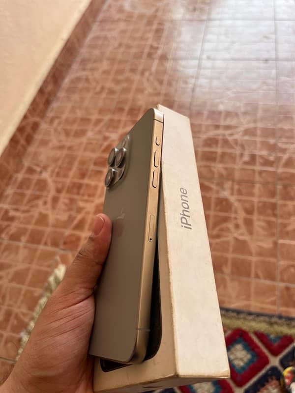 Iphone 15 pro max Natural Titanium 2