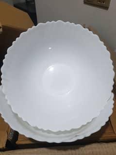 plates,cups,bowls and thermose avaliable. .