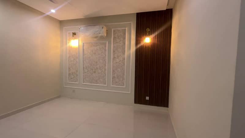 250sq yd 4 & 5 Bedrooms Luxury Villa FOR SALE. Adjacent to Jinnah Avenue, Easy access to Entrance facing GRAND MOSQUE. All facilities nearby and utilities present. 1