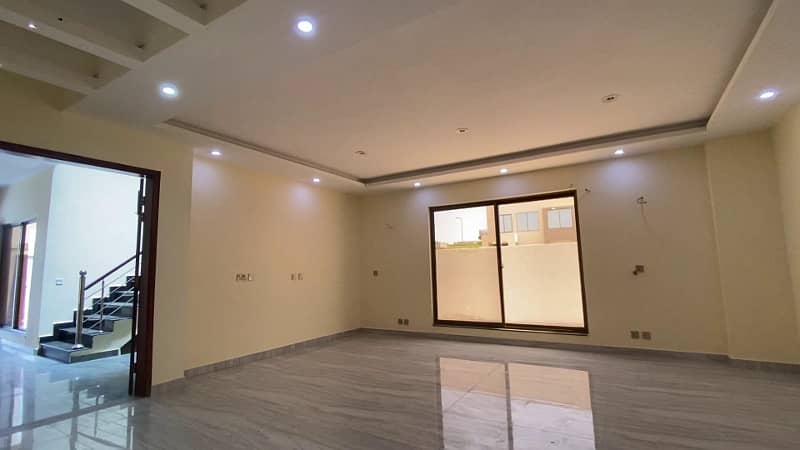 250sq yd 4 & 5 Bedrooms Luxury Villa FOR SALE. Adjacent to Jinnah Avenue, Easy access to Entrance facing GRAND MOSQUE. All facilities nearby and utilities present. 5