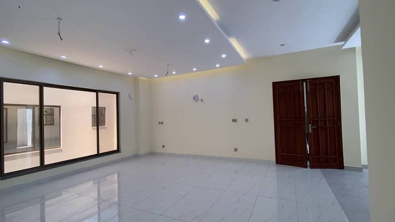 250sq yd 4 & 5 Bedrooms Luxury Villa FOR SALE. Adjacent to Jinnah Avenue, Easy access to Entrance facing GRAND MOSQUE. All facilities nearby and utilities present. 9