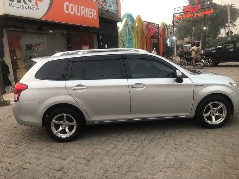 Toyota Corolla Fielder 2014 3