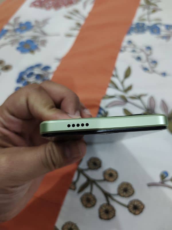 vivo Y18 6/128 GB 15 days used 3