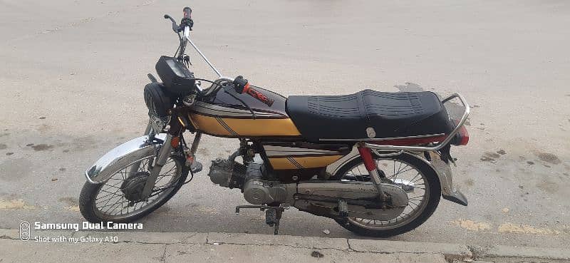 honda 70 fuel tanks. . . . WhatsApp par rabta kera 03425421979 0