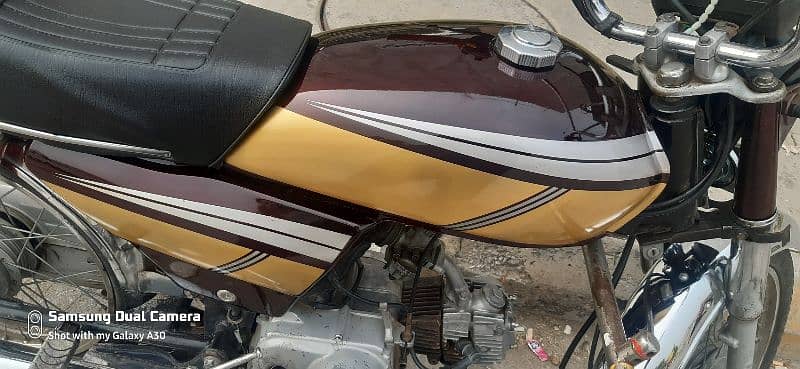 honda 70 fuel tanks. . . . WhatsApp par rabta kera 03425421979 1