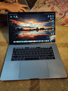 MacBook pro 2017 15" 16/256GB