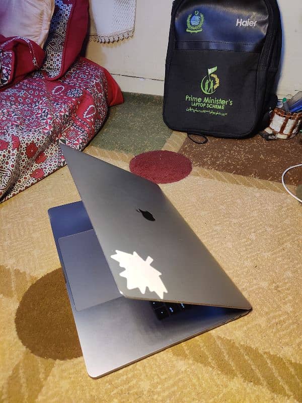 MacBook pro 2017 15" 16/256GB 6