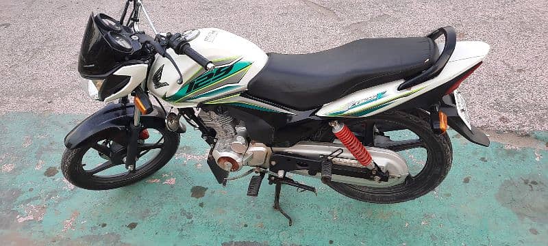 honda cb125 lush condition like new 03218821541 2