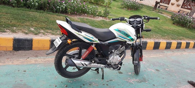 honda cb125 lush condition like new 03218821541 8