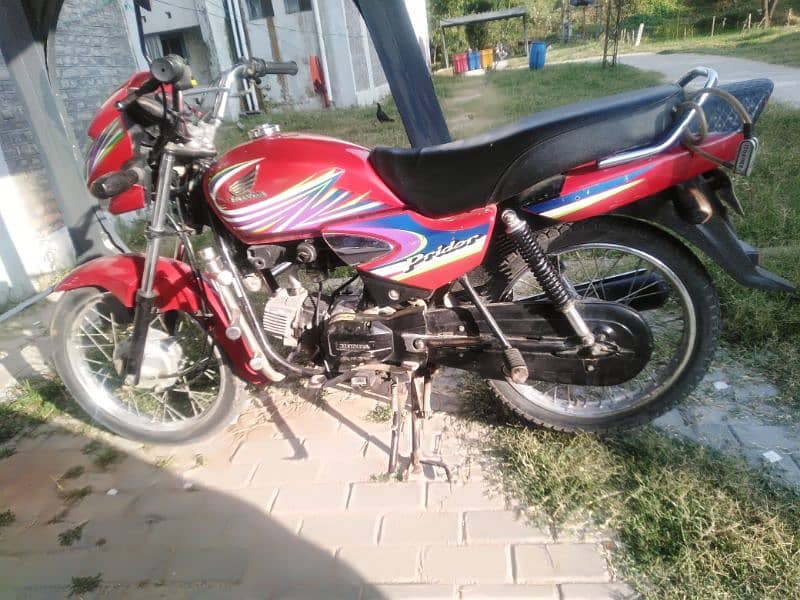 100cc Honda Bike available 3