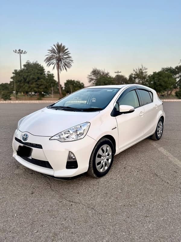 Toyota Aqua 2014 S WHITE FULL ORIGNAL 1