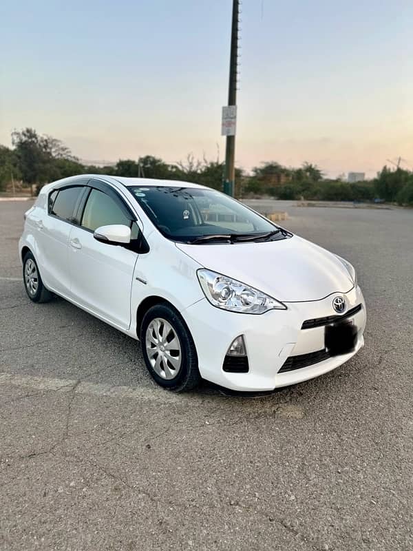 Toyota Aqua 2014 S WHITE FULL ORIGNAL 2