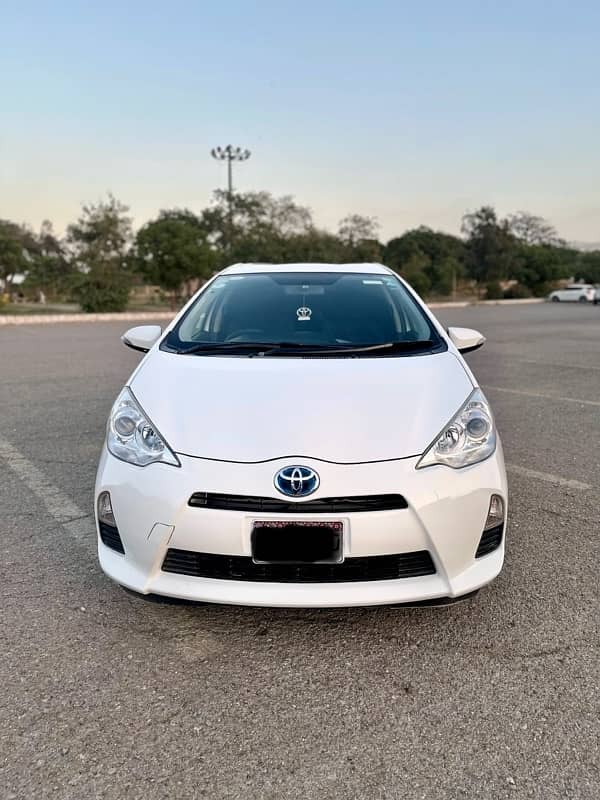 Toyota Aqua 2014 S WHITE FULL ORIGNAL 3