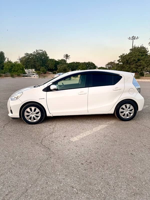 Toyota Aqua 2014 S WHITE FULL ORIGNAL 7